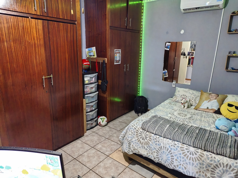 5 Bedroom Property for Sale in Van Riebeeck Hoogte Eastern Cape